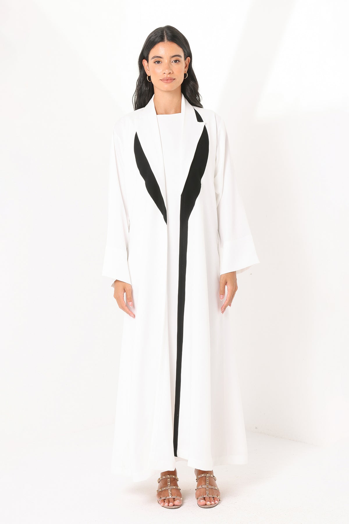 White Plain Abaya With Collar On The Front And Black Front Detail